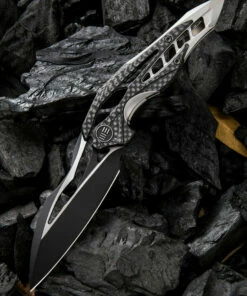 We Knife Co. We Knife Arrakis Framelock Folder 906CFD, 3.45” Bohler M390 Wharncliffe Black Stonewash Plain Blade, Titanium Inlay Carbon Fiber Handle