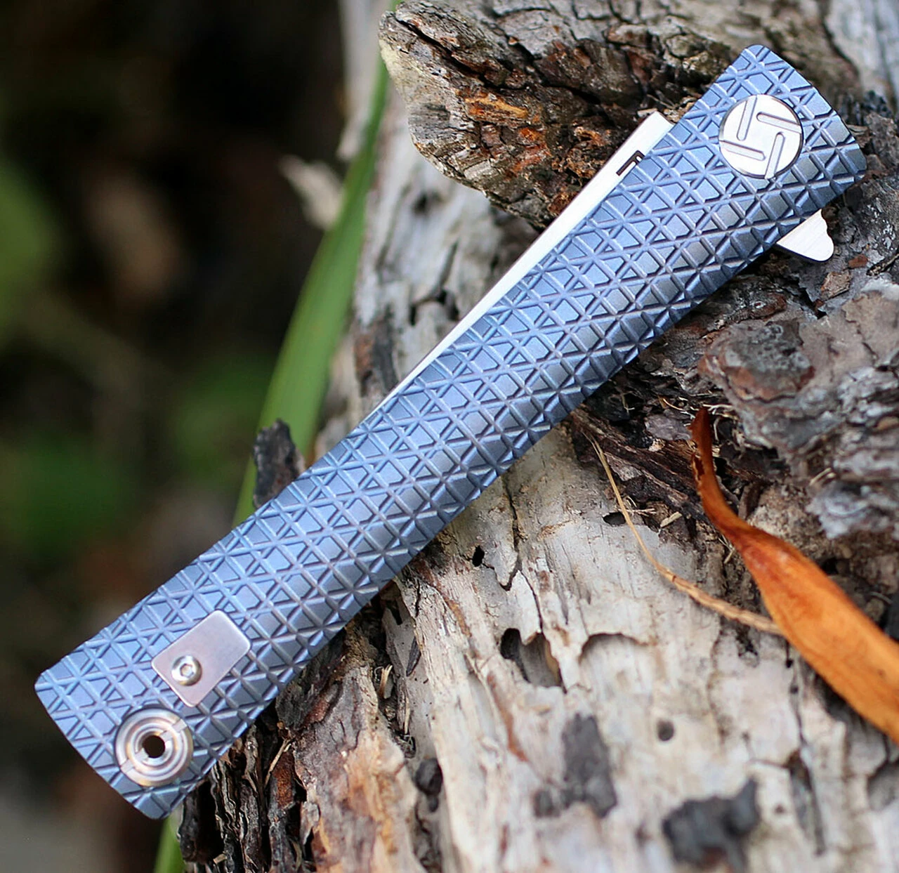 Artisan Cutlery Artisan ATZ1805GBUS S Waistline, 4" S35VN Plain Blade, Blue Titanium Handle 3 Artisan Cutlery Artisan ATZ1805GBUS S Waistline, 4" S35VN Plain Blade, Blue Titanium Handle - Image 3