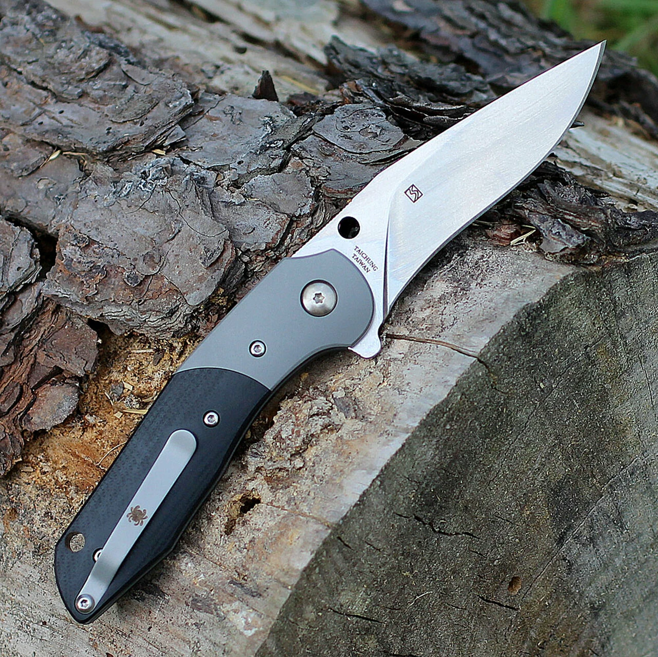 Spyderco Knives Spyderco Hanan G-10 Black /Titanium Bolsters C227GP, 2.95" CPM S30V Plain Blade 2 Spyderco Knives Spyderco Hanan G-10 Black /Titanium Bolsters C227GP, 2.95" CPM S30V Plain Blade - Image 2