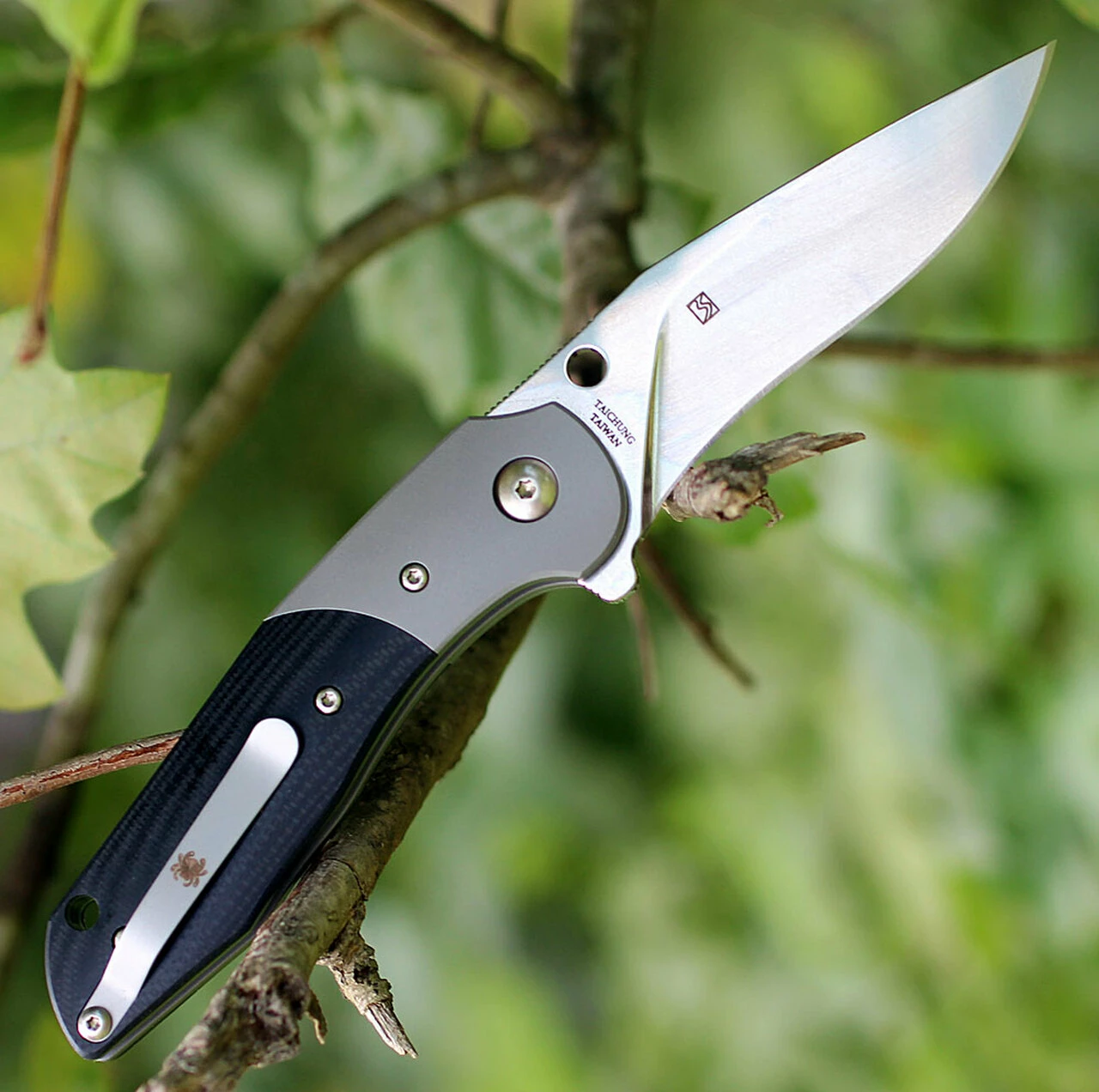 Spyderco Knives Spyderco Hanan G-10 Black /Titanium Bolsters C227GP, 2.95" CPM S30V Plain Blade 3 Spyderco Knives Spyderco Hanan G-10 Black /Titanium Bolsters C227GP, 2.95" CPM S30V Plain Blade - Image 3