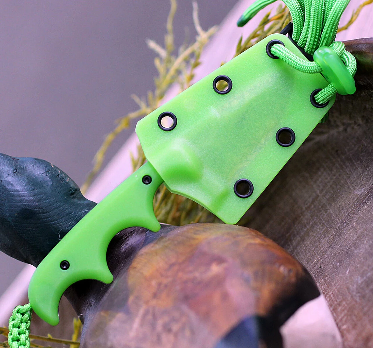 CRKT Minimalist Bowie Gears CR2387G, 2.125" 8Cr13MoV 3D Print Satin Blade, Glow in the Dark Handle/Sheath 4 CRKT Minimalist Bowie Gears CR2387G, 2.125" 8Cr13MoV 3D Print Satin Blade, Glow in the Dark Handle/Sheath - Image 4