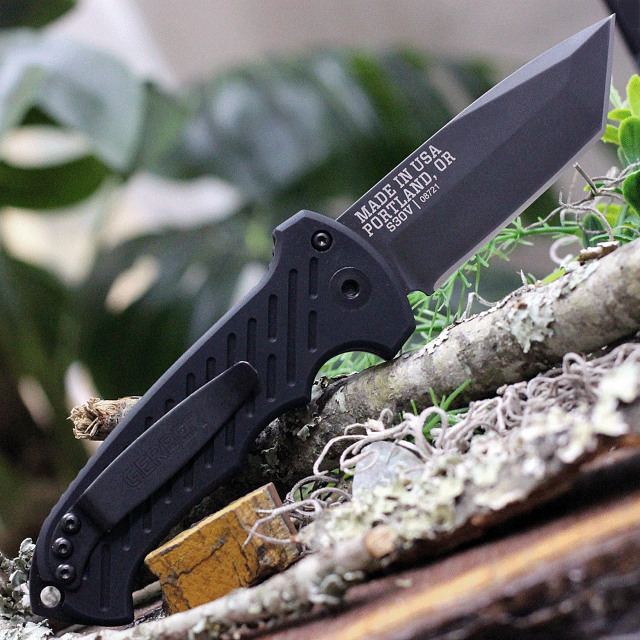 Gerber 06 Auto Tanto 30-0001297N, 3.50" CPM-S30V Black Plain Blade, Aluminum Handle 2 Gerber 06 Auto Tanto 30-0001297N, 3.50" CPM-S30V Black Plain Blade, Aluminum Handle - Image 2