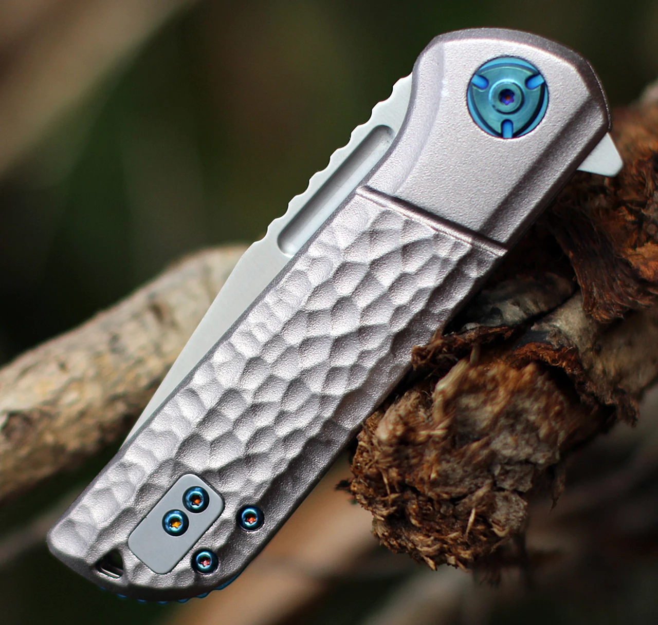 CRKT Lannny Linerlock Silver A/O 6525 , 3.18" 8Cr13Mov Satin Finish Stainless Blade, Silver Sculpted Aluminum Handles 3 CRKT Lannny Linerlock Silver A/O 6525 , 3.18" 8Cr13Mov Satin Finish Stainless Blade, Silver Sculpted Aluminum Handles - Image 3