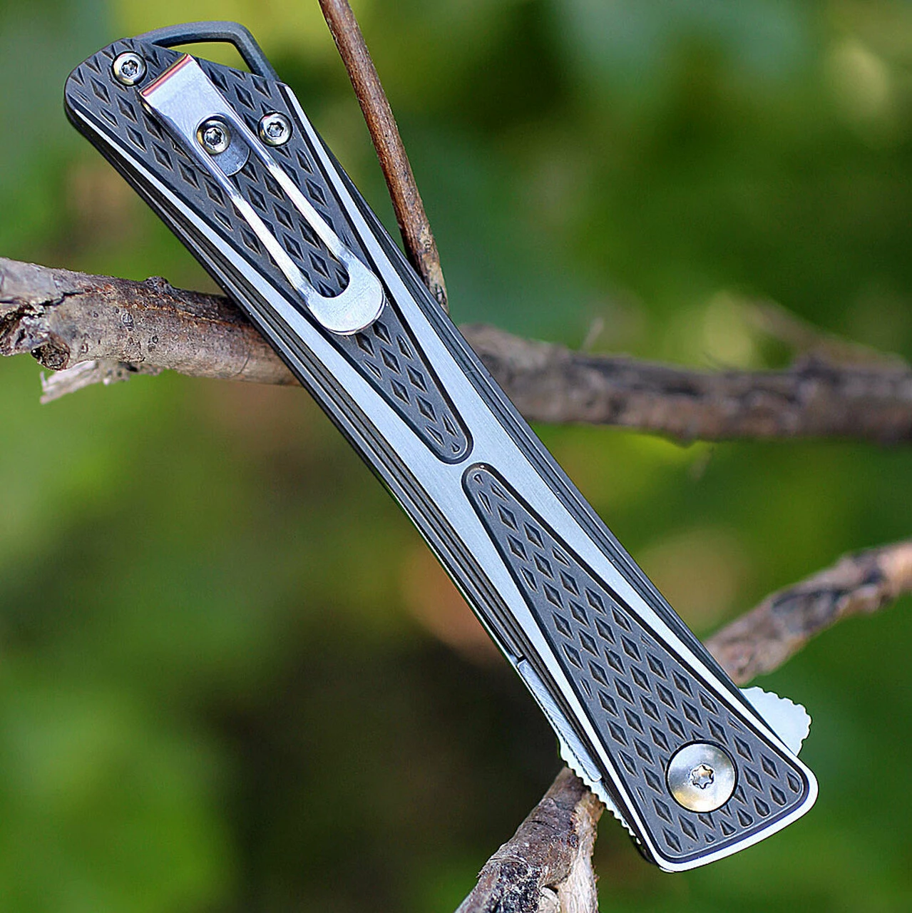 CRKT 7530 Crossbones, 3.5" AUS 8 Plain Blade, Two-Tone Brushed Aluminum Handle 4 CRKT 7530 Crossbones, 3.5" AUS 8 Plain Blade, Two-Tone Brushed Aluminum Handle - Image 4