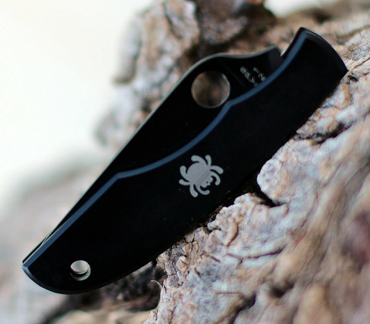 Spyderco Knives Spyderco Grasshopper C138BKP, 2.27" Black Sandvick 12C27 Plain Bl;ade, Black Coating Stainless Handle 4 Spyderco Knives Spyderco Grasshopper C138BKP, 2.27" Black Sandvick 12C27 Plain Bl;ade, Black Coating Stainless Handle - Image 4