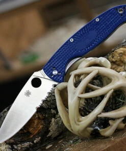 Spyderco Knives Spyderco Resilience Lightweight - Blue FRN (4.25" CPM-S35VN Satin ComboEdge) C142PSBL