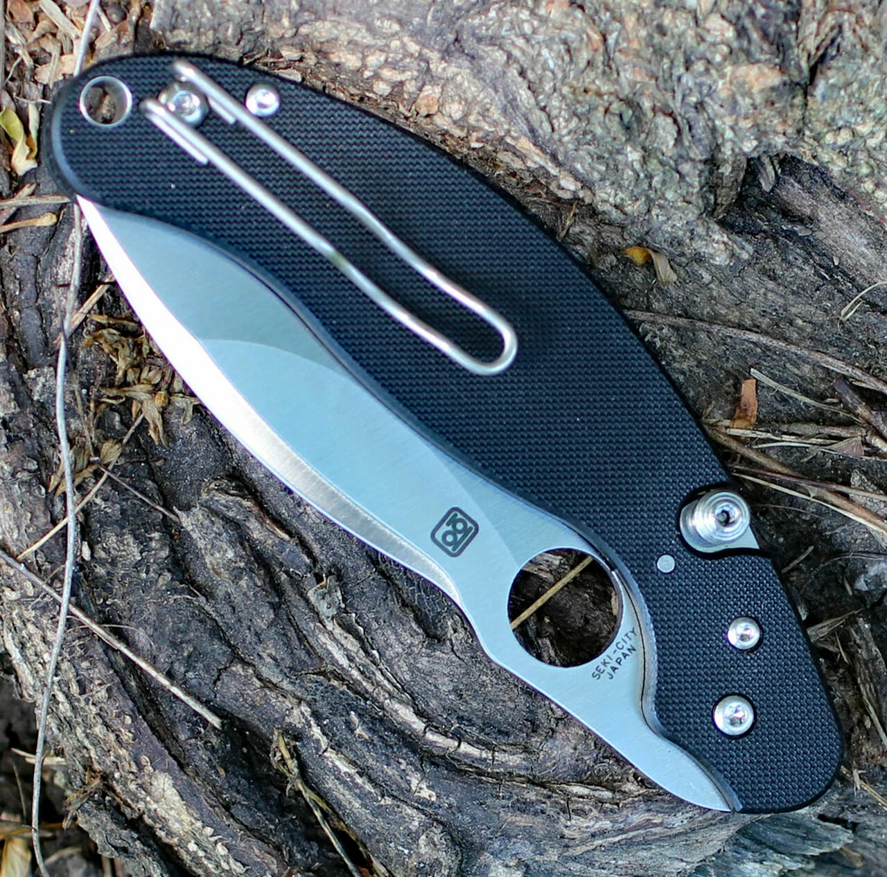 Spyderco Knives Spyderco C231GP Parata, 3.46" VG-10 Plain Blade, Black G-10 Handle 4 Spyderco Knives Spyderco C231GP Parata, 3.46" VG-10 Plain Blade, Black G-10 Handle - Image 4