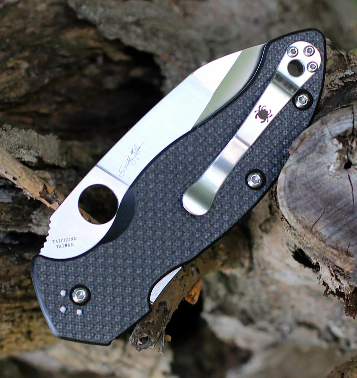 Spyderco Knives Spyderco Canis C248CF, 3.43" CPM S30V Satin Plain Blade, Carbon Fiber/G-10 Laminate Handle 4 Spyderco Knives Spyderco Canis C248CF, 3.43" CPM S30V Satin Plain Blade, Carbon Fiber/G-10 Laminate Handle - Image 4