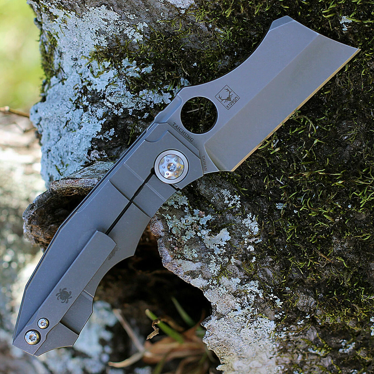 Spyderco Knives Spyderco Stovepipe - Titanium (2.8" CPM 20CV SW) C260TIP 2 Spyderco Knives Spyderco Stovepipe - Titanium (2.8" CPM 20CV SW) C260TIP - Image 2