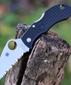 Spyderco Knives Spyderco Manbug - Blk FRN (1.9" VG-10 Serrated) MBKWS