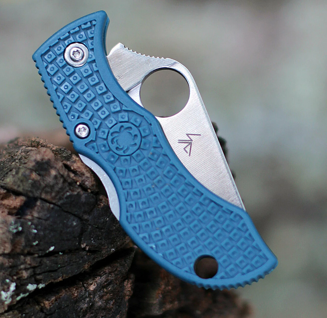 Spyderco Knives Spyderco Manbug FRN K390 MFK390, 2.29" K390 Steel Plain Blade, Blue FRN Handle 4 Spyderco Knives Spyderco Manbug FRN K390 MFK390, 2.29" K390 Steel Plain Blade, Blue FRN Handle - Image 4