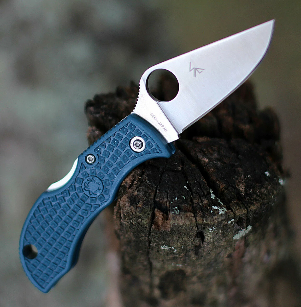 Spyderco Knives Spyderco Manbug FRN K390 MFK390, 2.29" K390 Steel Plain Blade, Blue FRN Handle 2 Spyderco Knives Spyderco Manbug FRN K390 MFK390, 2.29" K390 Steel Plain Blade, Blue FRN Handle - Image 2