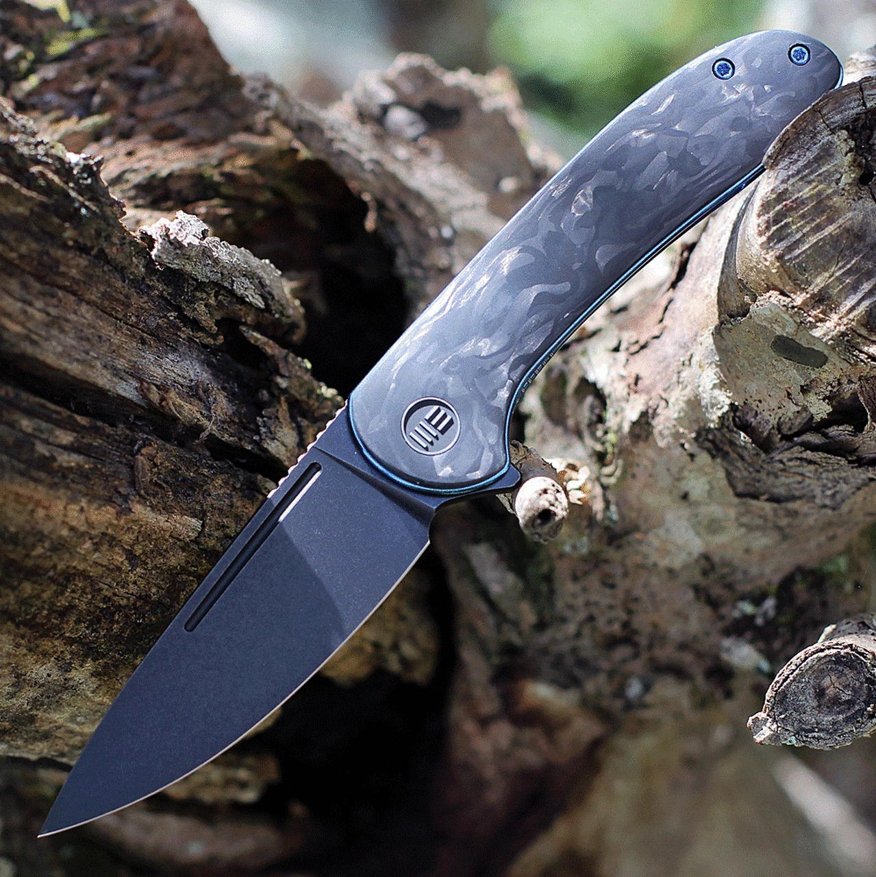 WE Knife Co. Saakshi - Marble CF / Blue Ti (3.3" CPM-20CV Black SW) 20020C-2 1 WE Knife Co. Saakshi - Marble CF / Blue Ti (3.3" CPM-20CV Black SW) 20020C-2