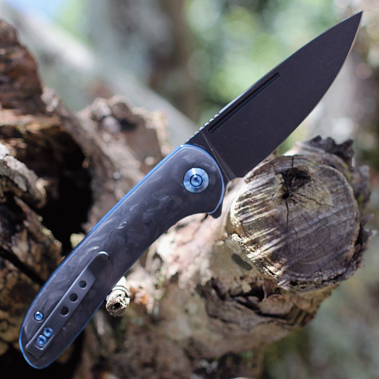 WE Knife Co. Saakshi - Marble CF / Blue Ti (3.3" CPM-20CV Black SW) 20020C-2 2 WE Knife Co. Saakshi - Marble CF / Blue Ti (3.3" CPM-20CV Black SW) 20020C-2 - Image 2