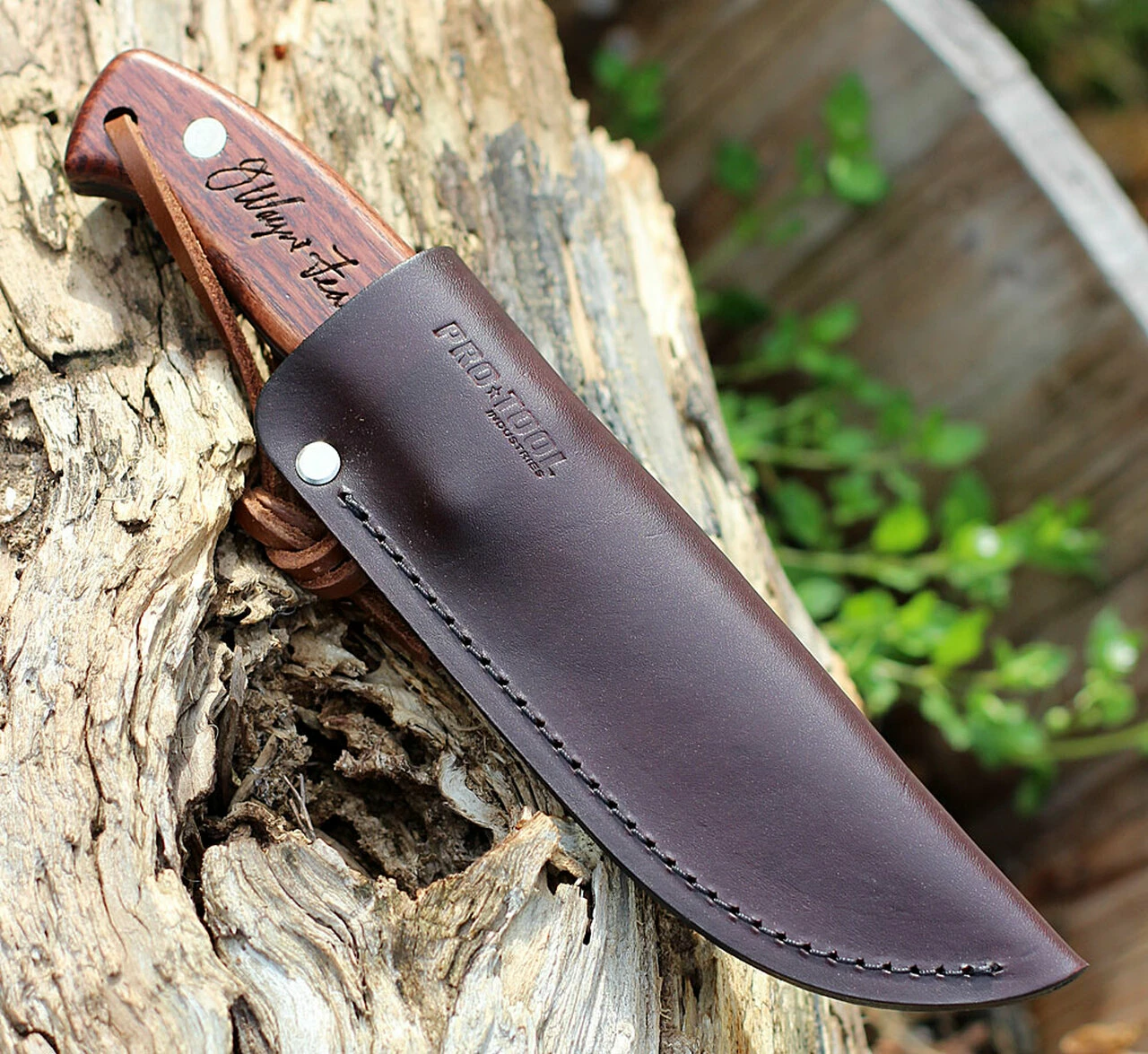 Woodman's Pal Ultimate Deer Hunter's Knife, 8 1/2" Overall Length, Full Tang 3 Woodman's Pal Ultimate Deer Hunter's Knife, 8 1/2" Overall Length, Full Tang - Image 3