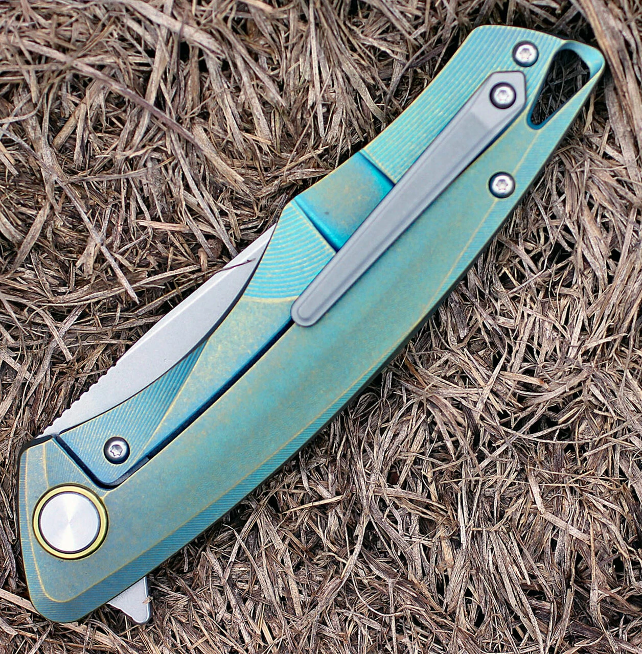 Bestech T1707A Dolphin, 3.54" CPM-S35VN Plain Blade, Gold Titanium Handle 4 Bestech T1707A Dolphin, 3.54" CPM-S35VN Plain Blade, Gold Titanium Handle - Image 4