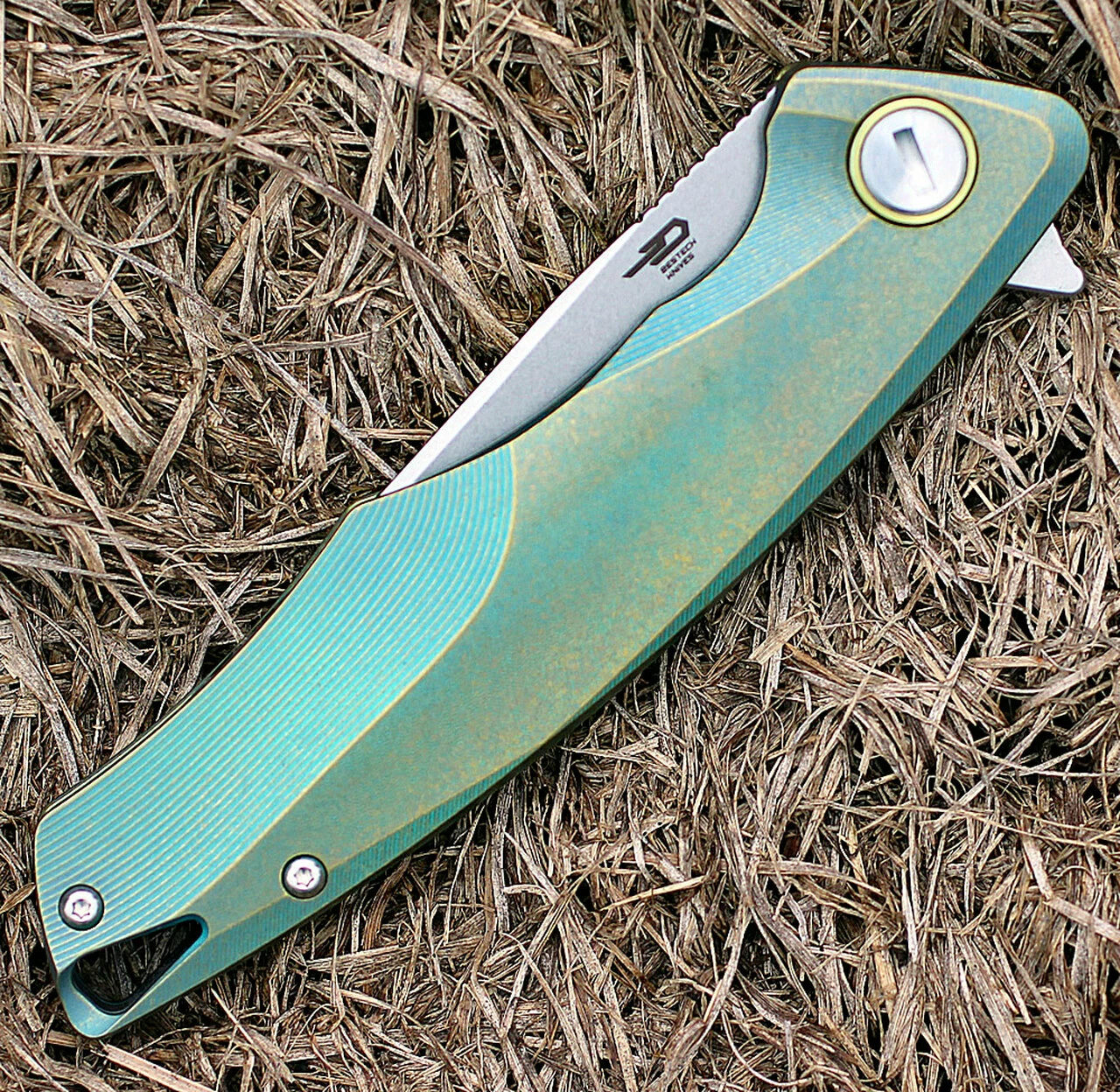 Bestech T1707A Dolphin, 3.54" CPM-S35VN Plain Blade, Gold Titanium Handle 5 Bestech T1707A Dolphin, 3.54" CPM-S35VN Plain Blade, Gold Titanium Handle - Image 5