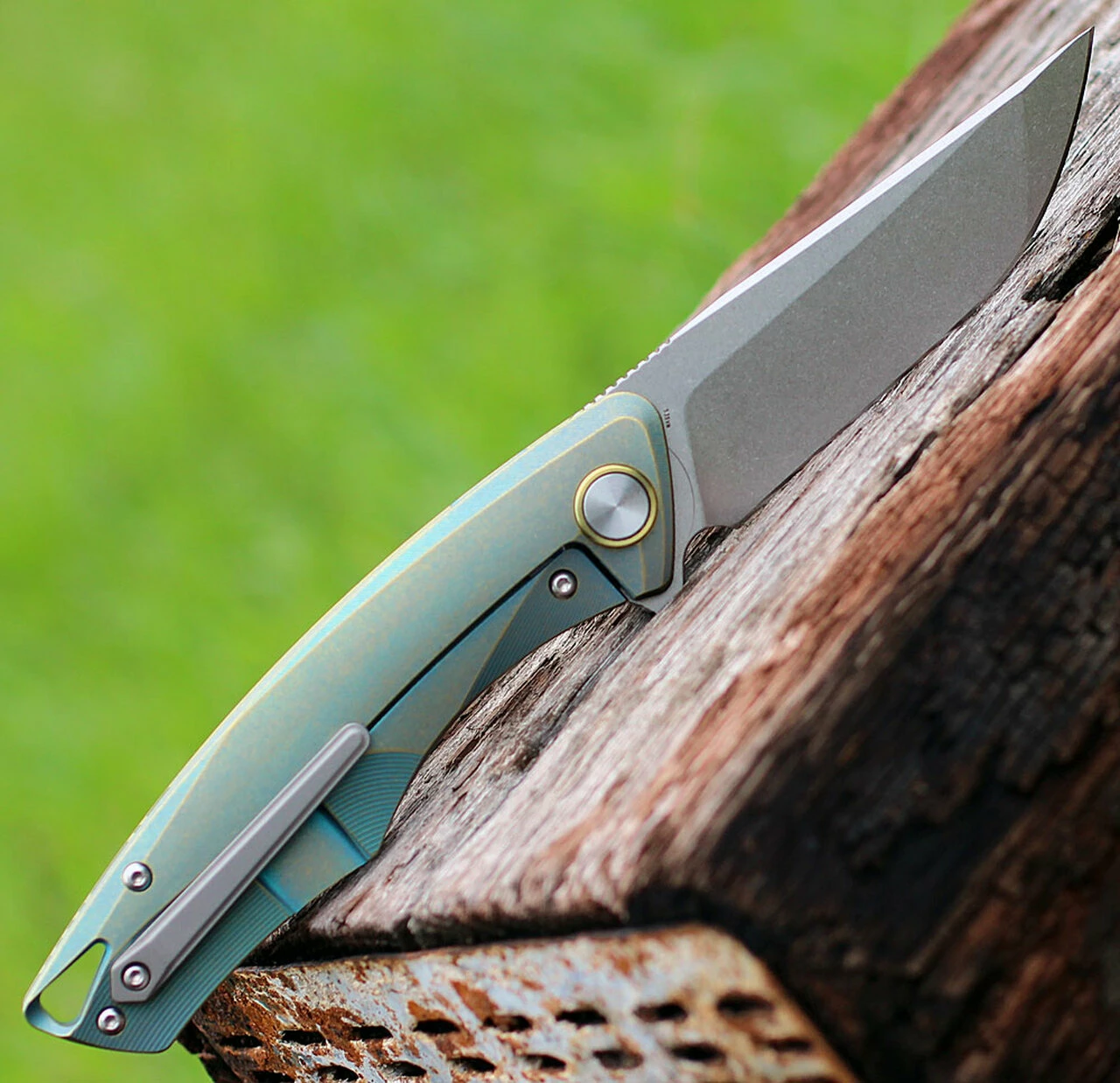 Bestech T1707A Dolphin, 3.54" CPM-S35VN Plain Blade, Gold Titanium Handle 2 Bestech T1707A Dolphin, 3.54" CPM-S35VN Plain Blade, Gold Titanium Handle - Image 2