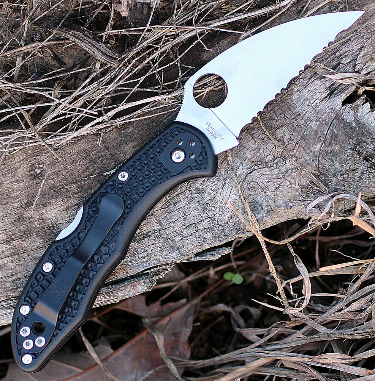 Spyderco Knives Spyderco C11FSWCBK Delica 4 Wharncliffe, 2.87" Serrated Edge, FRN Handles 4 Spyderco Knives Spyderco C11FSWCBK Delica 4 Wharncliffe, 2.87" Serrated Edge, FRN Handles - Image 4