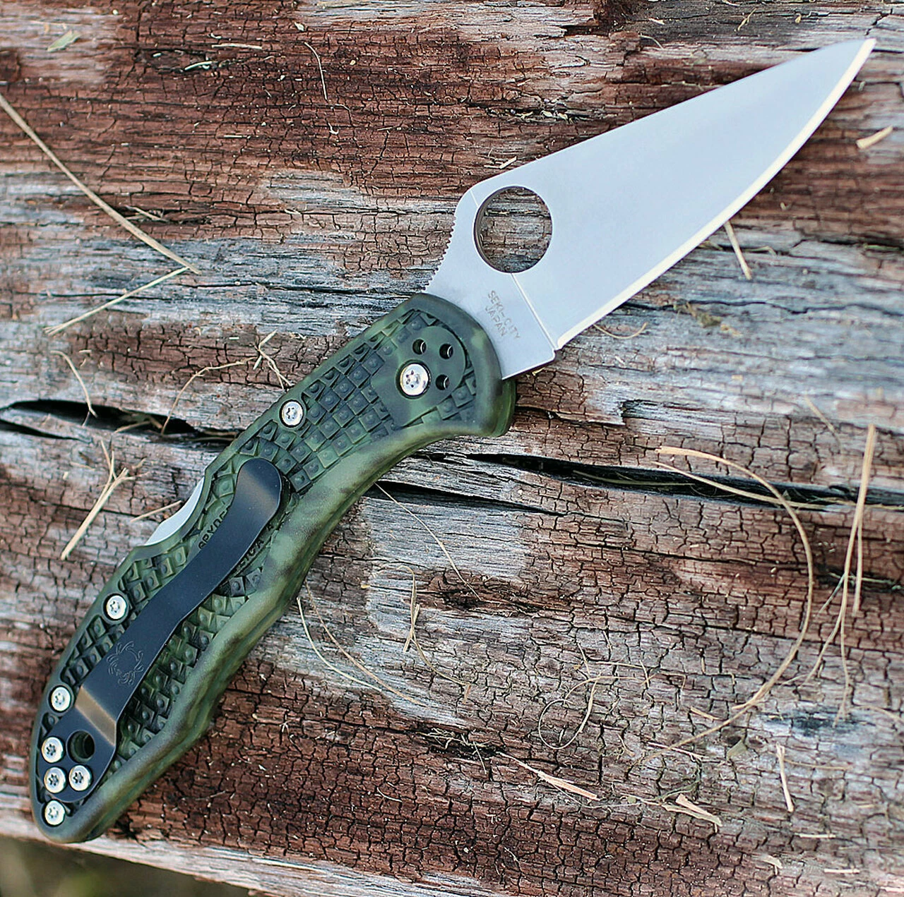 Spyderco Knives Spyderco C11ZFPGR Zome Delica 4, 2.9" Flat Ground Blade, Zome Green FRN Handles 2 Spyderco Knives Spyderco C11ZFPGR Zome Delica 4, 2.9" Flat Ground Blade, Zome Green FRN Handles - Image 2