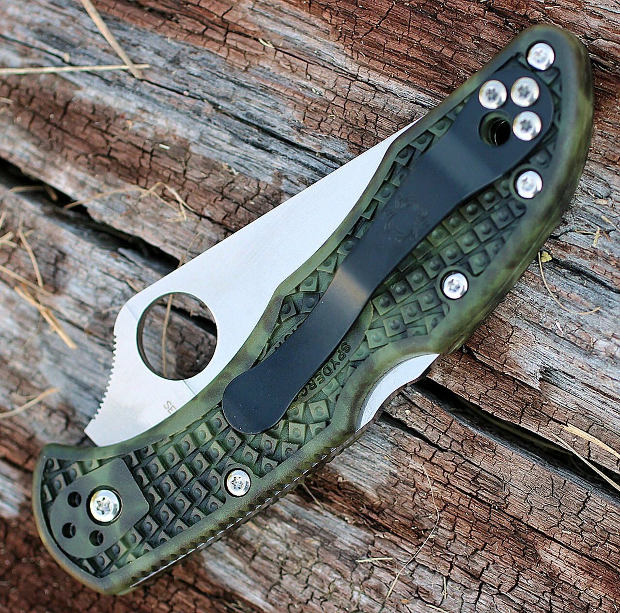 Spyderco Knives Spyderco C11ZFPGR Zome Delica 4, 2.9" Flat Ground Blade, Zome Green FRN Handles 4 Spyderco Knives Spyderco C11ZFPGR Zome Delica 4, 2.9" Flat Ground Blade, Zome Green FRN Handles - Image 4