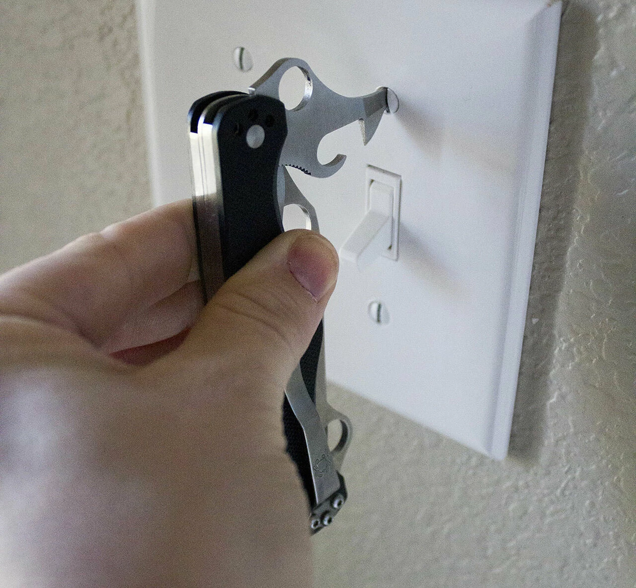 Spyderco Knives Spyderco C208GP ClipiTool Standard, 3.5" 8Cr13MoV Plain Blade, Black G-10 Handle 5 Spyderco Knives Spyderco C208GP ClipiTool Standard, 3.5" 8Cr13MoV Plain Blade, Black G-10 Handle - Image 5