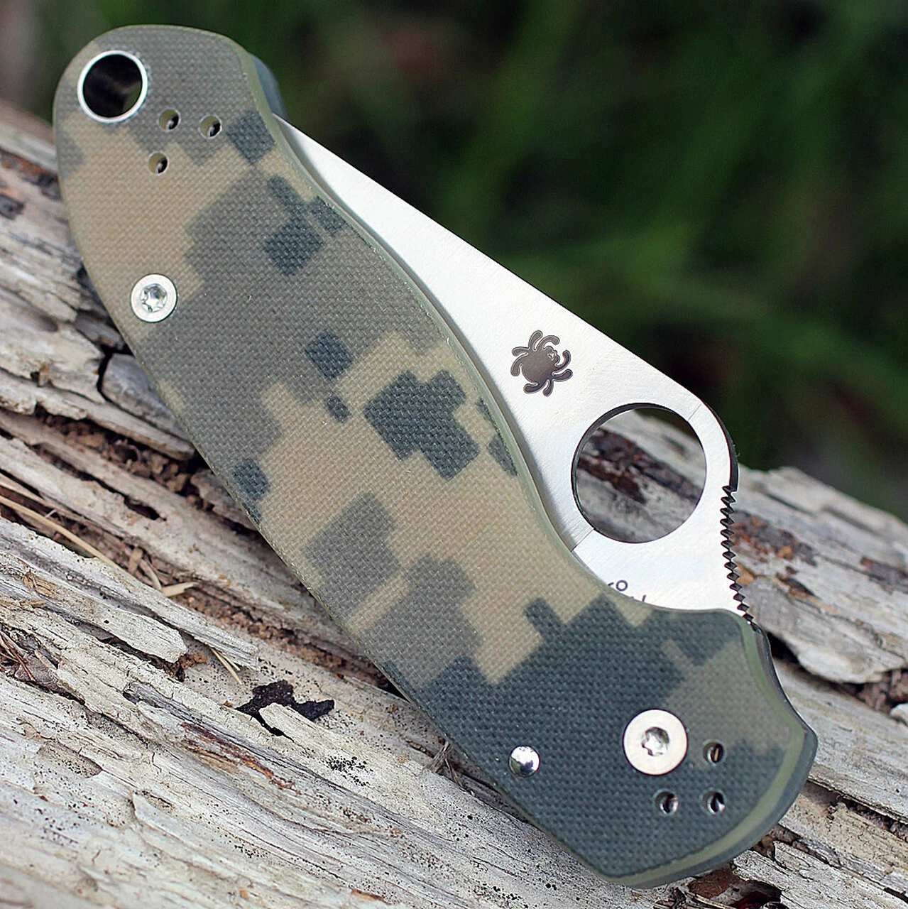 Spyderco Knives Spyderco Para Military 3 G-10 Digital Camouflage C223GPCMO, 2.95" CPM S45V Plain Blade 3 Spyderco Knives Spyderco Para Military 3 G-10 Digital Camouflage C223GPCMO, 2.95" CPM S45V Plain Blade - Image 3