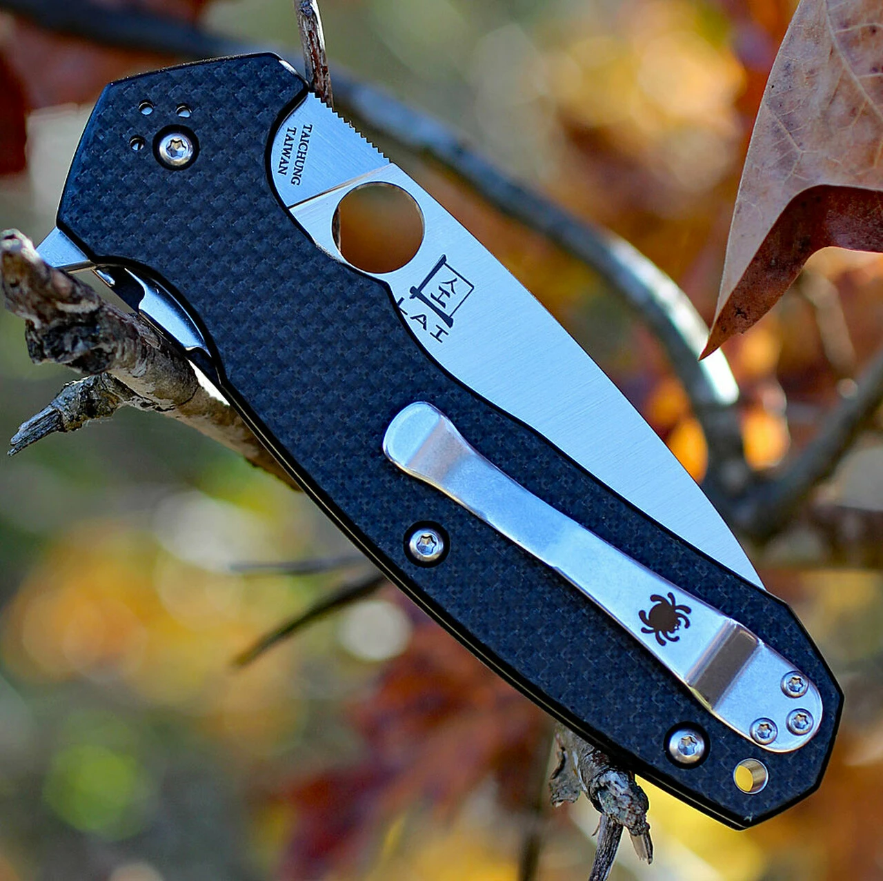 Spyderco Knives Spyderco C234CFP Amalgam, CPM S30V Plain Blade, Carbon Fiber/G-10 Handle 3 Spyderco Knives Spyderco C234CFP Amalgam, CPM S30V Plain Blade, Carbon Fiber/G-10 Handle - Image 3