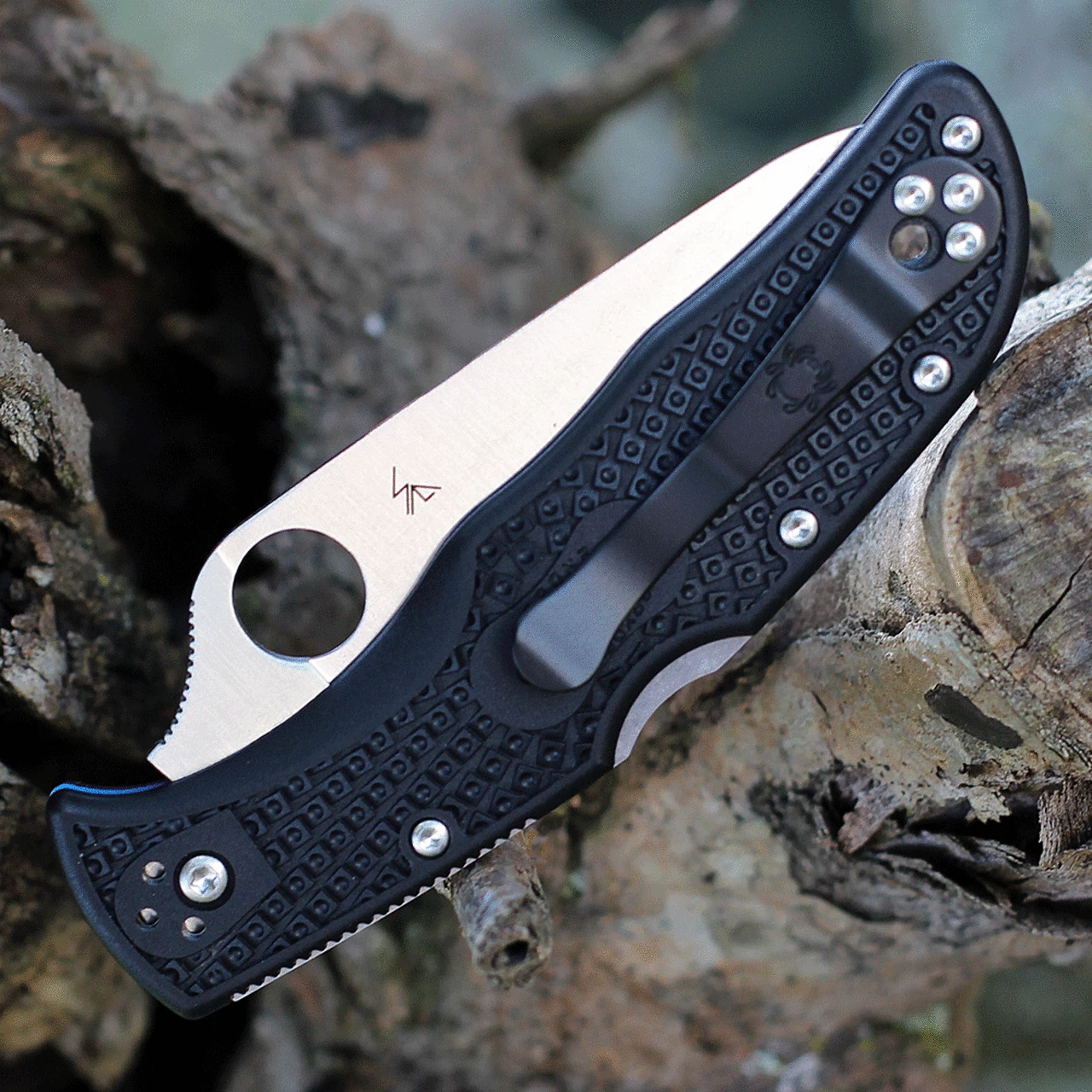 Spyderco Knives Spyderco Endela Thin Blue Line - Black FRN (3.41" VG-10 Combo) C243FPSBKBL 4 Spyderco Knives Spyderco Endela Thin Blue Line - Black FRN (3.41" VG-10 Combo) C243FPSBKBL - Image 4